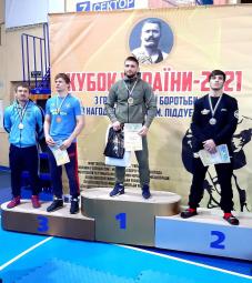 Вітаємо Васецького Дмитра та його тренера Сухіненка Сергія із перемогою у змаганнях на кубок України з боротьби греко-римської серед дорослих