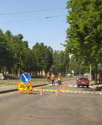 В районі продовжуються роботи з благоустрою автошляхів та територій загального користування