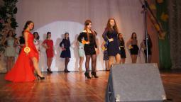 30 листопада 2016 року пройшло свято чарівності, краси та елегантності «Міс Золота Осінь Довгинцеве-2016»