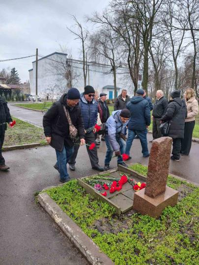 Покладення квітів до пам’ятного знаку криворіжцям, постраждалим при ліквідації наслідків аварії на Чорнобильській АЕС