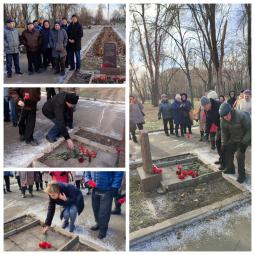 Покладення квітів до пам’ятного знаку криворіжцям, постраждалим при ліквідації наслідків аварії на Чорнобильській АЕС