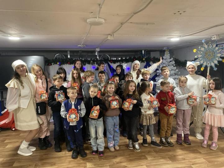 У Криворізькому ліцеї №24 відбулась розважальна програма `Різдвяна плутанина`