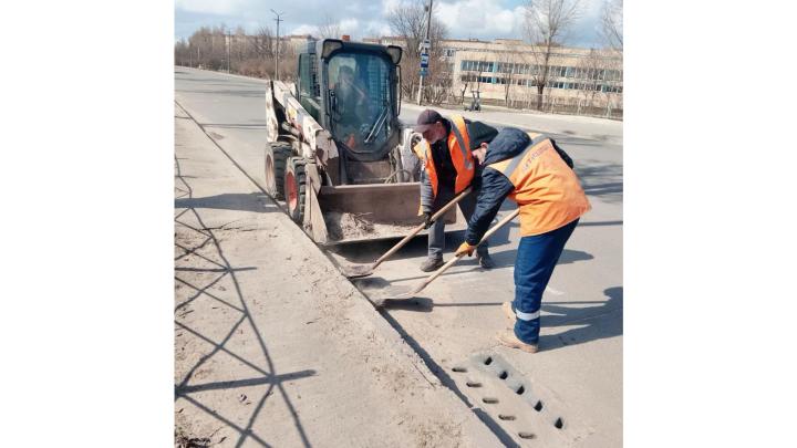 Тривають роботи з благоустрою території району