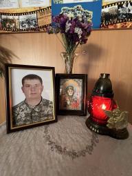 Меморіальних дощок стає все більше й більше...