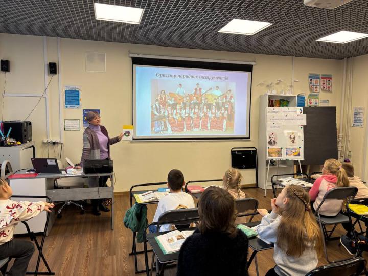 Урок музичного мистецтва у Цифровому освітньому центрі Криворізької гімназії №130
