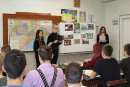 З нагоди Дня Героїв Небесної Сотні в усіх закладах освіти та культури Довгинцівського району проведено виховні та просвітницькі заходи