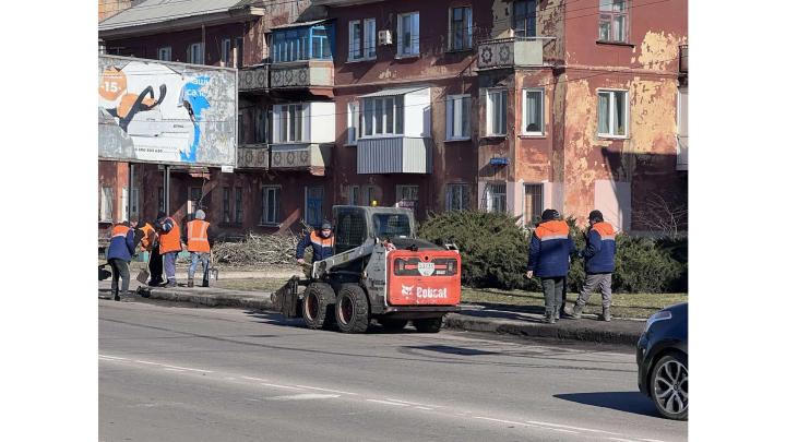 Комунальні служби, установи та підрядні організації району і міста виконують роботи з упорядкування територій загального користування