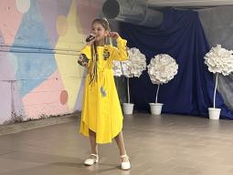 Художні колективи «ЦДЮТ «Гармонія» подарували свої виступи дітям-сиротам, дітям позбавленим батьківського піклування, які виховуються в прийомних сім’ях та дитячих будинках сімейного типу