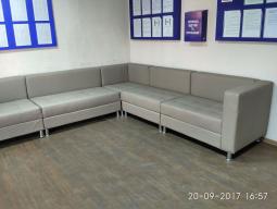 Відділ реєстрації місця проживання громадян виконкому Довгинцівської районної в місті ради облаштовано зручними меблями для очікування громадян