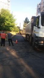 Тривають роботи з благоустрою та асфальтування району