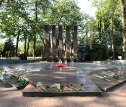 Сьогодні, як і 83 роки тому, ми знову виборюємо право бути вільною нацією!