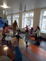 21 грудня 2019 року проведено свято Нового року для дітей, які виховуються в прийомних сім’ях та дитячих будинках сімейного типу Довгинцівського району