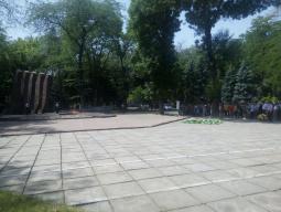 22 червня 2016 року відбулося урочисте покладання квітів до братської могили загиблих воїнів у парку Залізничників