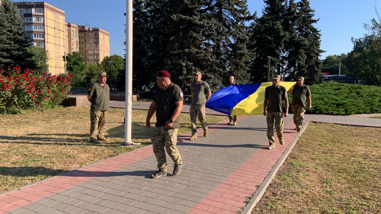 Урочиста церемонія підняття Державного Прапора України у Довгинцівському районі