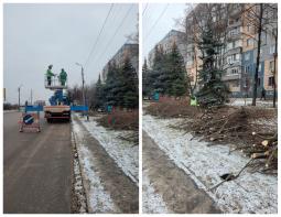 Продовжуются роботи з ліквідації наслідків негоди у Довгинцівському районі