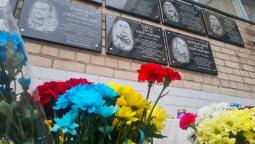 Відбувся мітинг-реквієм з нагоди відкриття меморіальних дощок на честь випускників Криворізької гімназії №87, загиблих в боях за незалежність Батьківщини