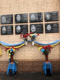 На честь випускників Криворізької гімназії №65, які загинули захищаючи територіальну цілісність України, відкрито меморіальні дошки