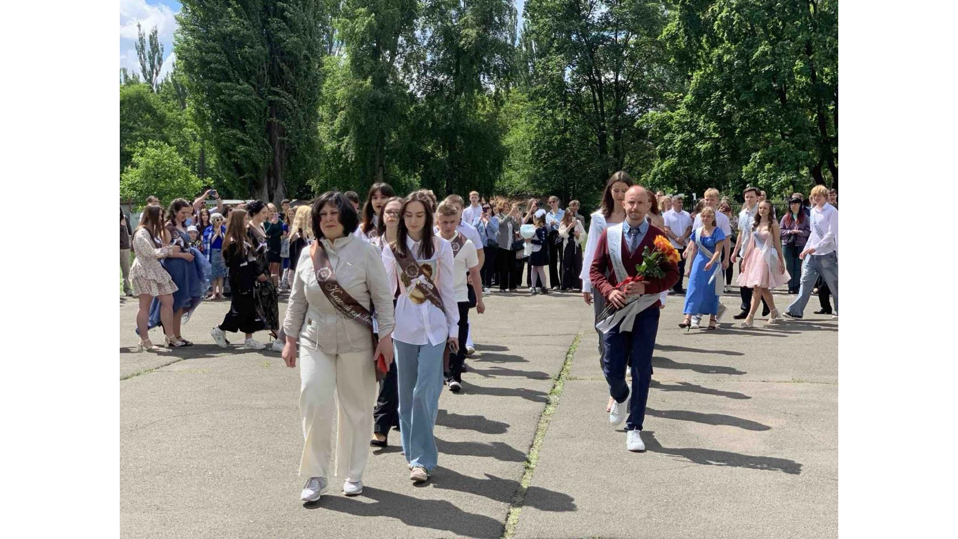 Дорогі випускники! Вітаємо Вас із завершенням навчання та початком нового, дорослого етапу життя