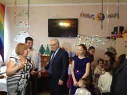 Сьогодні міський голова та голова районної в місті ради завітали до дитячого будинку сімейного типу Соколенків