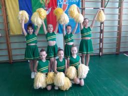 Відмінна командна робота дівчат Криворізького навчально-виховного комплексу №128 принесла їм ІІІ місце у міських змаганнях з черлідингу