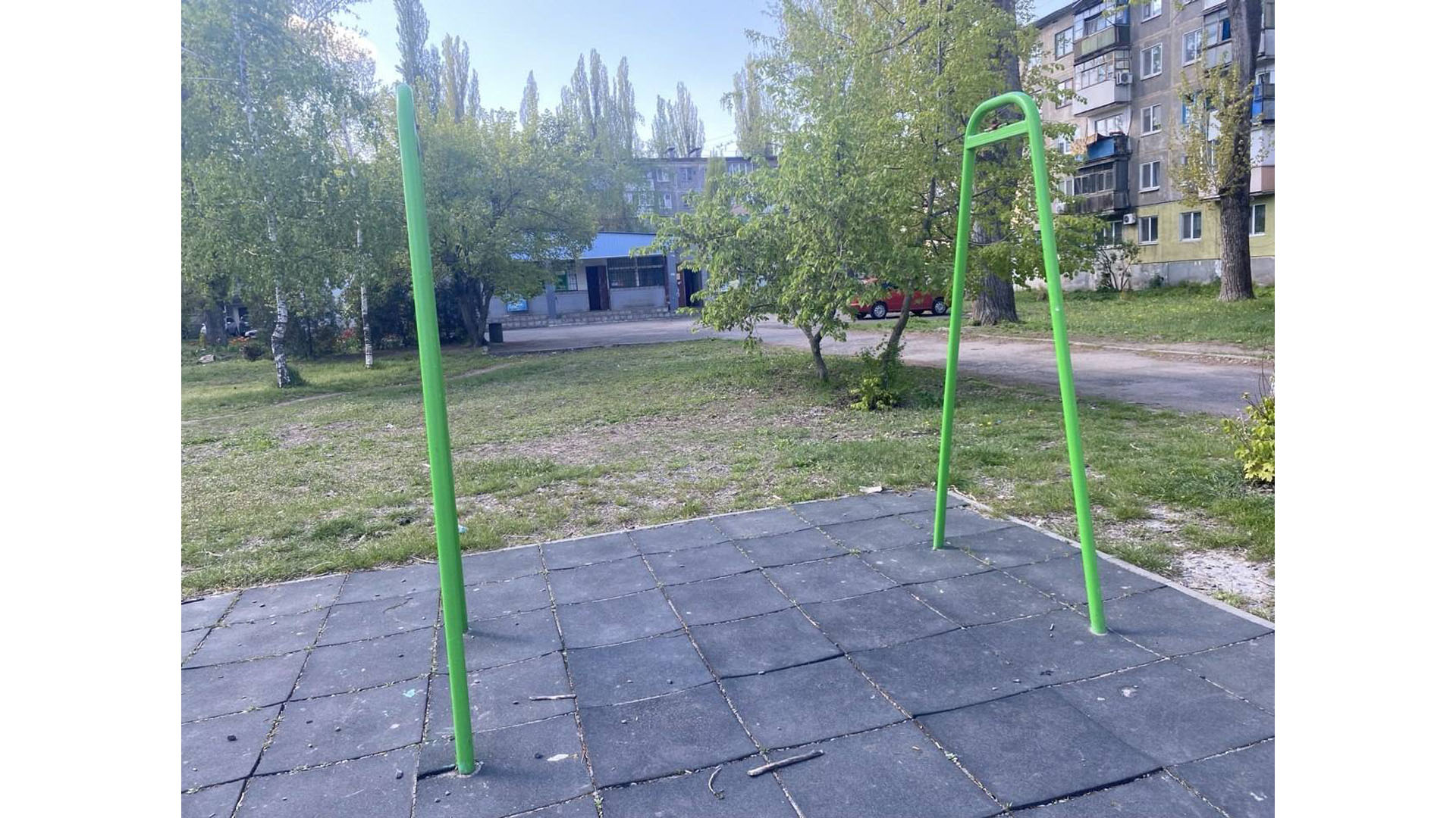 Вкрасти гойдалку з дитячого майданчика… це вже новий рівень «досягнення»!