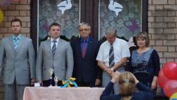 27 травня для випускників Довгинцівського району пролунав останній дзвоник