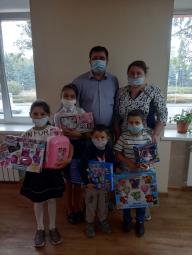 Вітаємо усиновителів, прийомних батьків, батьків-вихователів, опікунів, піклувальників з Днем усиновлення