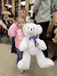 Діти пільгових категорій отримали подарунки