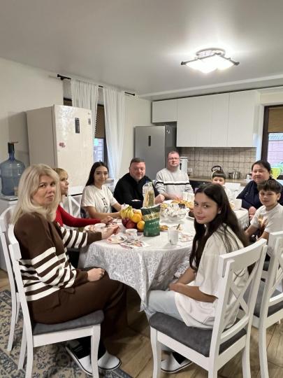 Сьогодні завітали до дитячого будинку сімейного типу Зеленюк Олександри Петрівни, Зеленюка Михайла Петровича