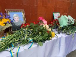 Сьогодні на фасаді Криворізької гімназії №130 відкрито ще дві меморіальні дошки