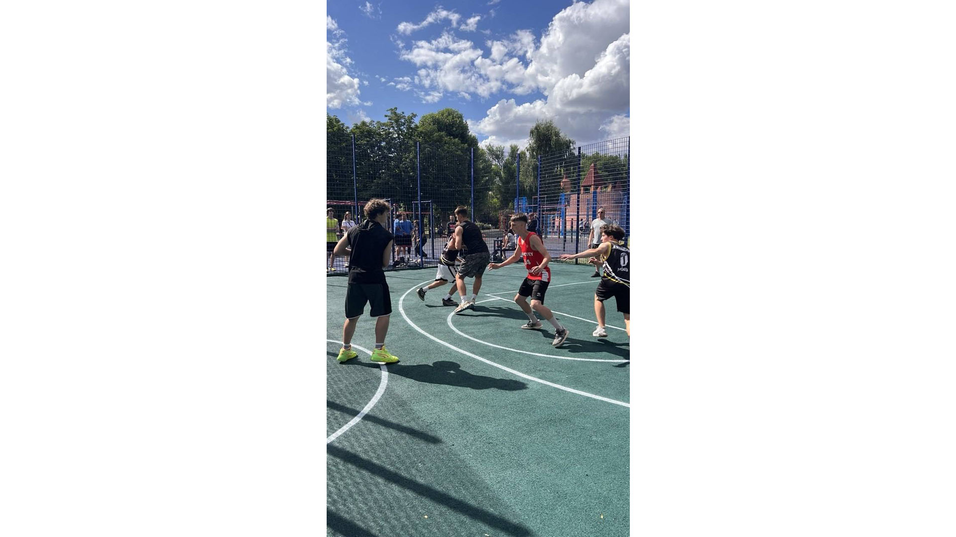 В нашому районі вперше пройшов міський турнір зі стрітболу «YVA Street Cup»