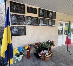 Меморіальні дошки стали важливою частиною національної пам’яті