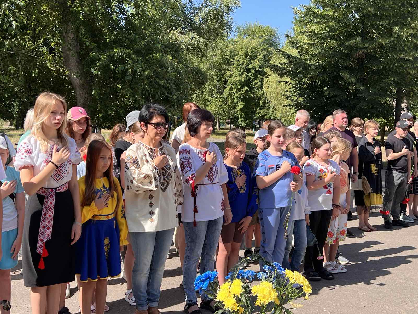 Люди з квітами