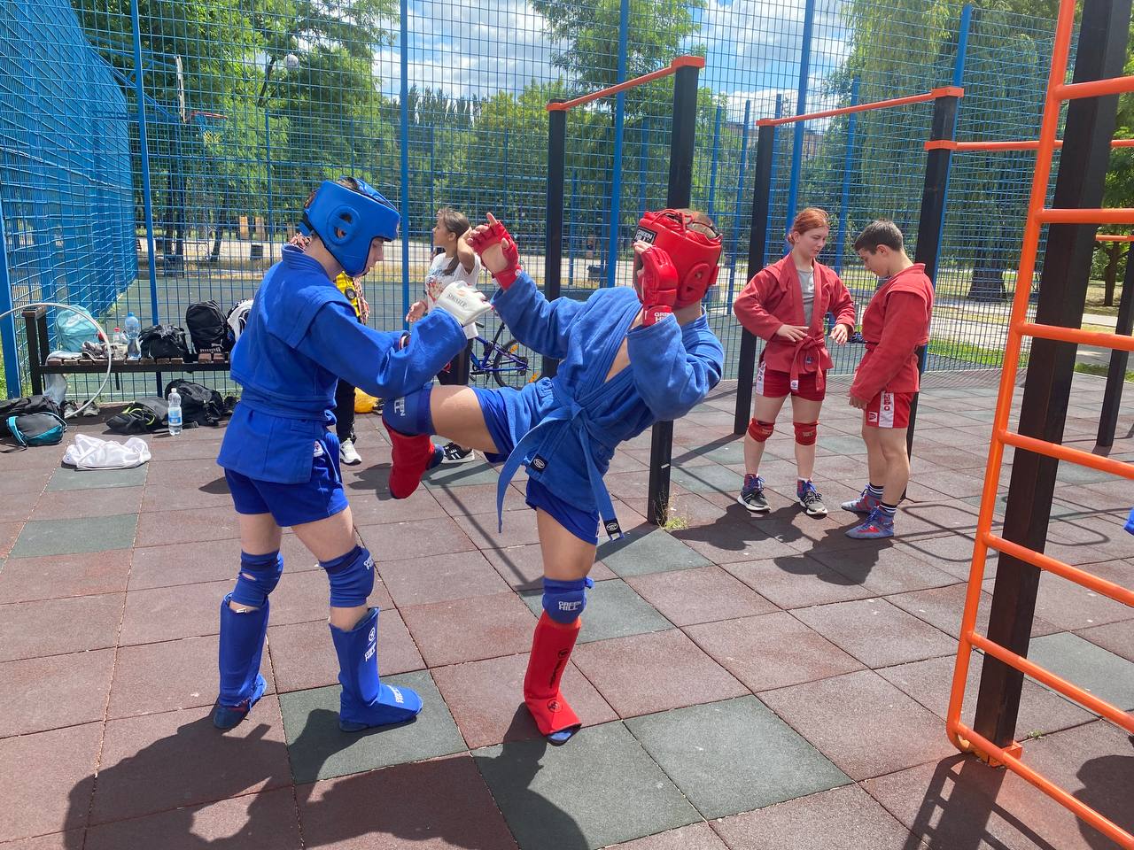 Діти в парку приймають участь у заходах