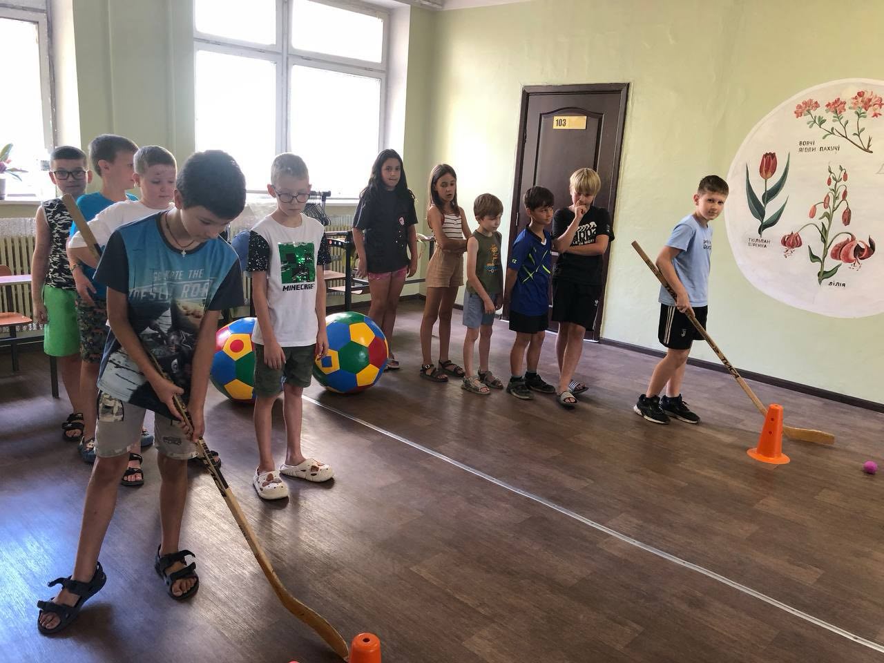 Діти в Цифровому освітньому центрі Криворізької гімназії №130