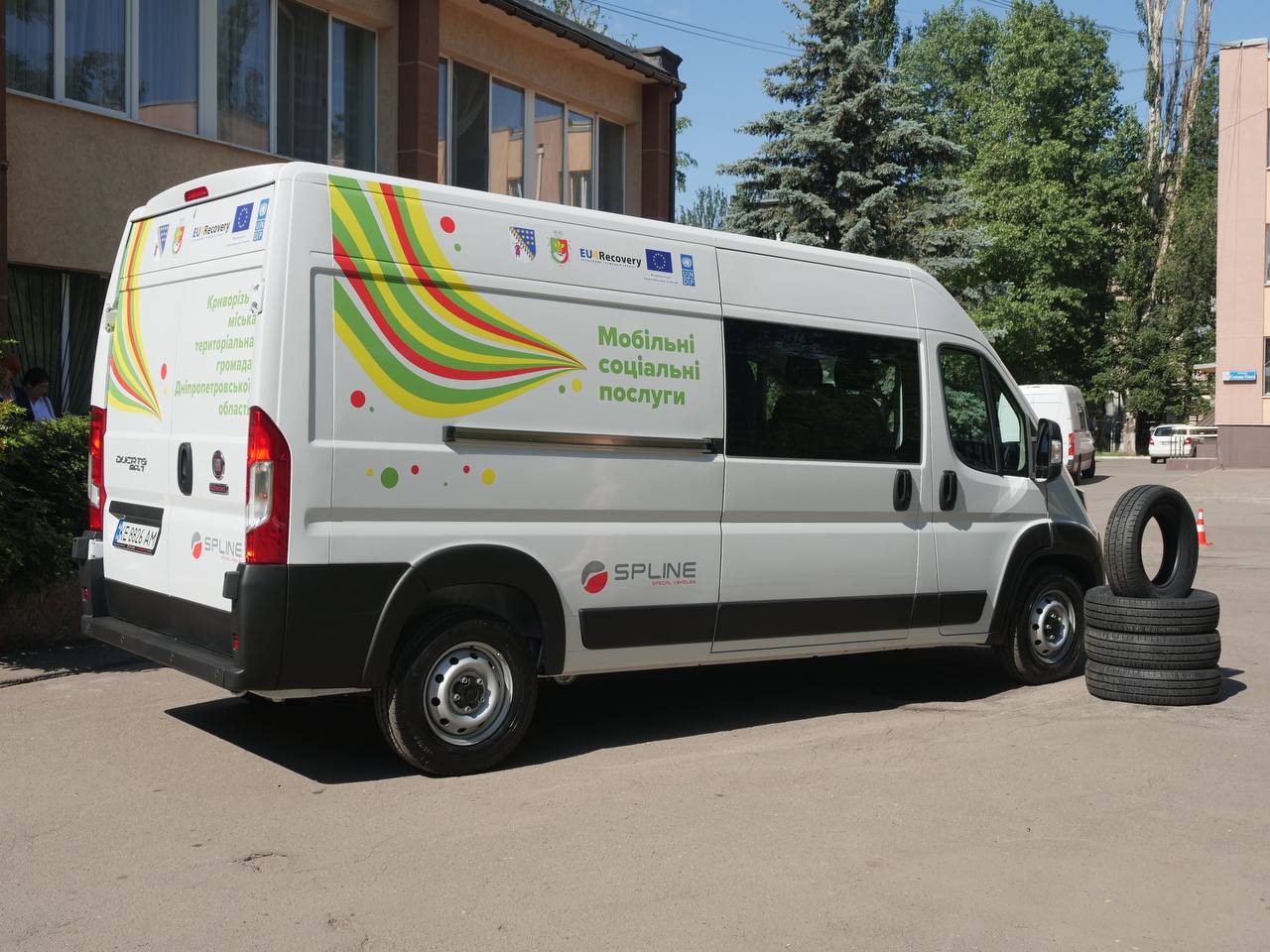 Спеціалізований автомобіль для перевезення людей з обмеженою мобільністю